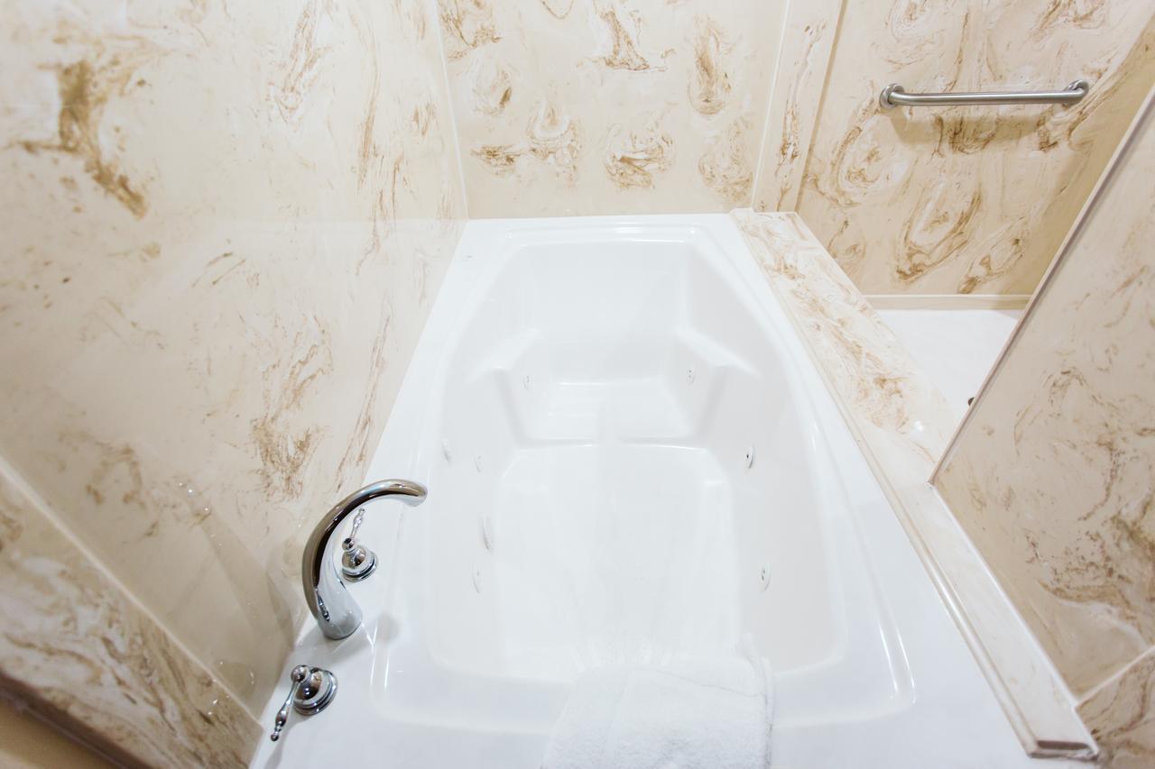 King Room with Spa Bath - Non-Smoking