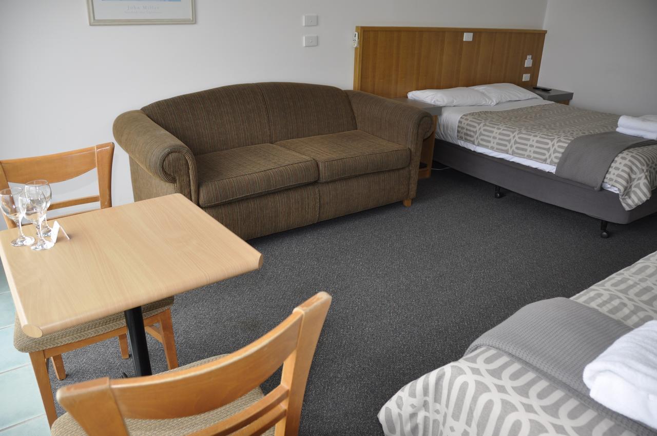 Twin Room with Ocean View - Ground Level