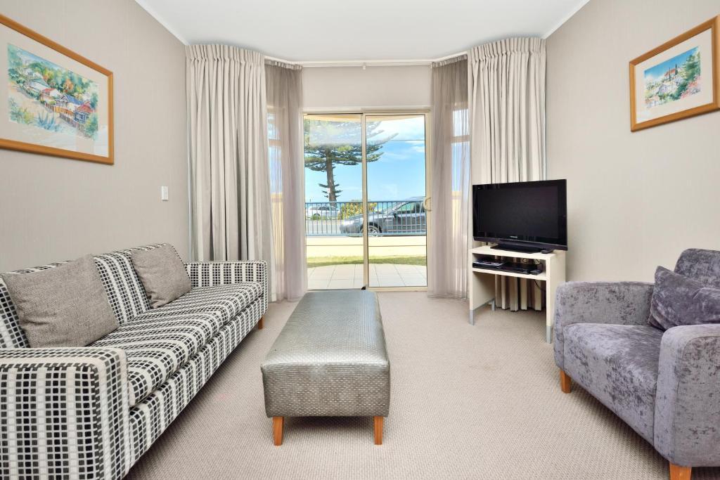 One-Bedroom Suite with Spa Tub - Ground Floor