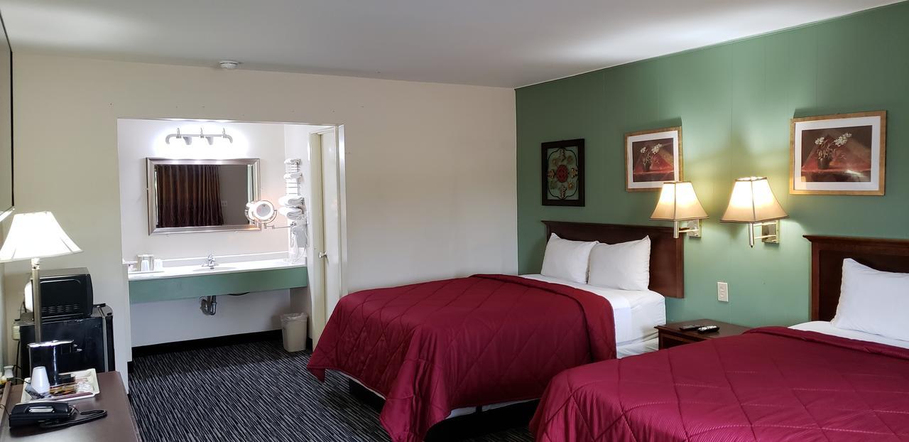 Queen Room with Two Queen Beds - Non-Smoking