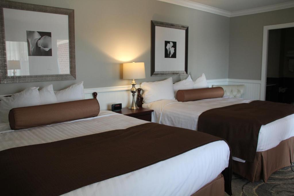 Deluxe Queen Room with Two Queen Beds