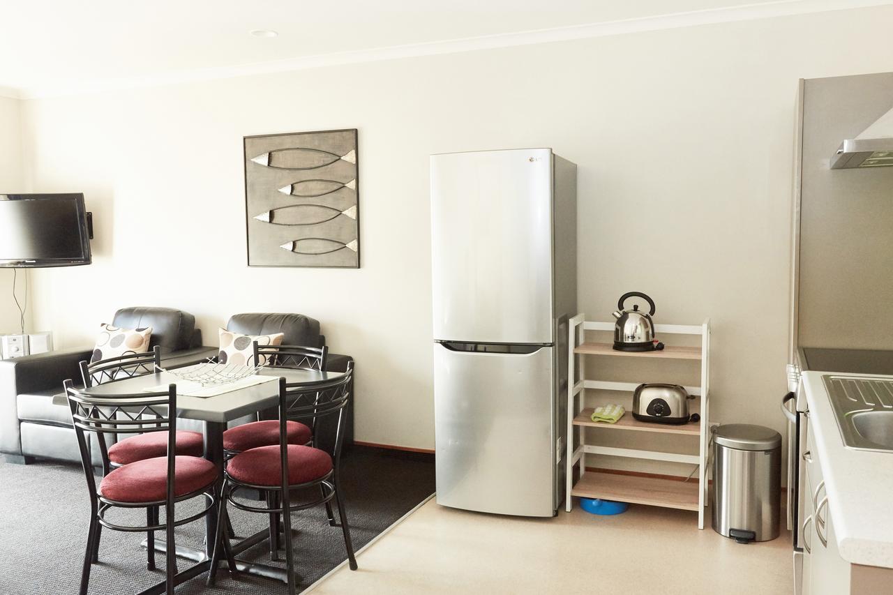 Two-Bedroom Apartment with kitchen,661291314:JPEG