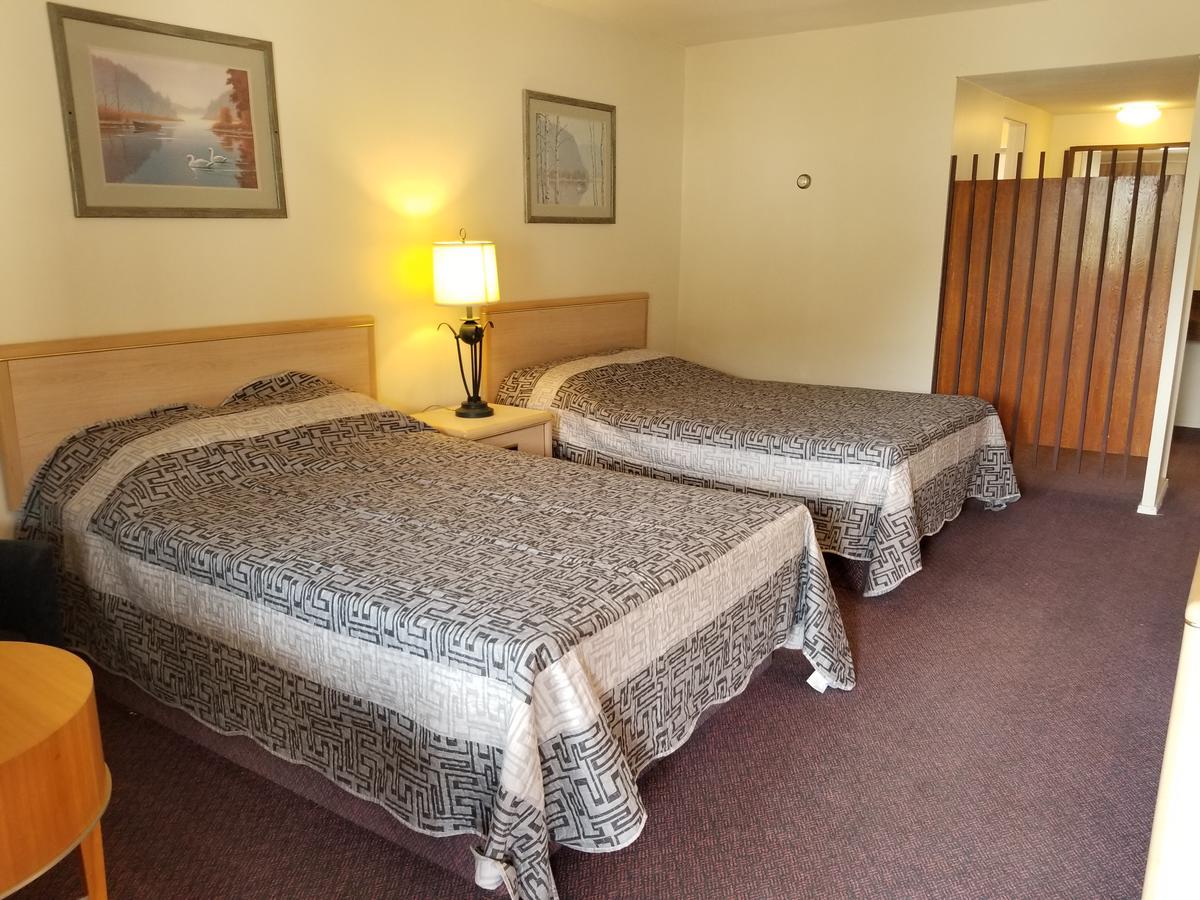 Deluxe Double Room (2 Adults + 1 Child)