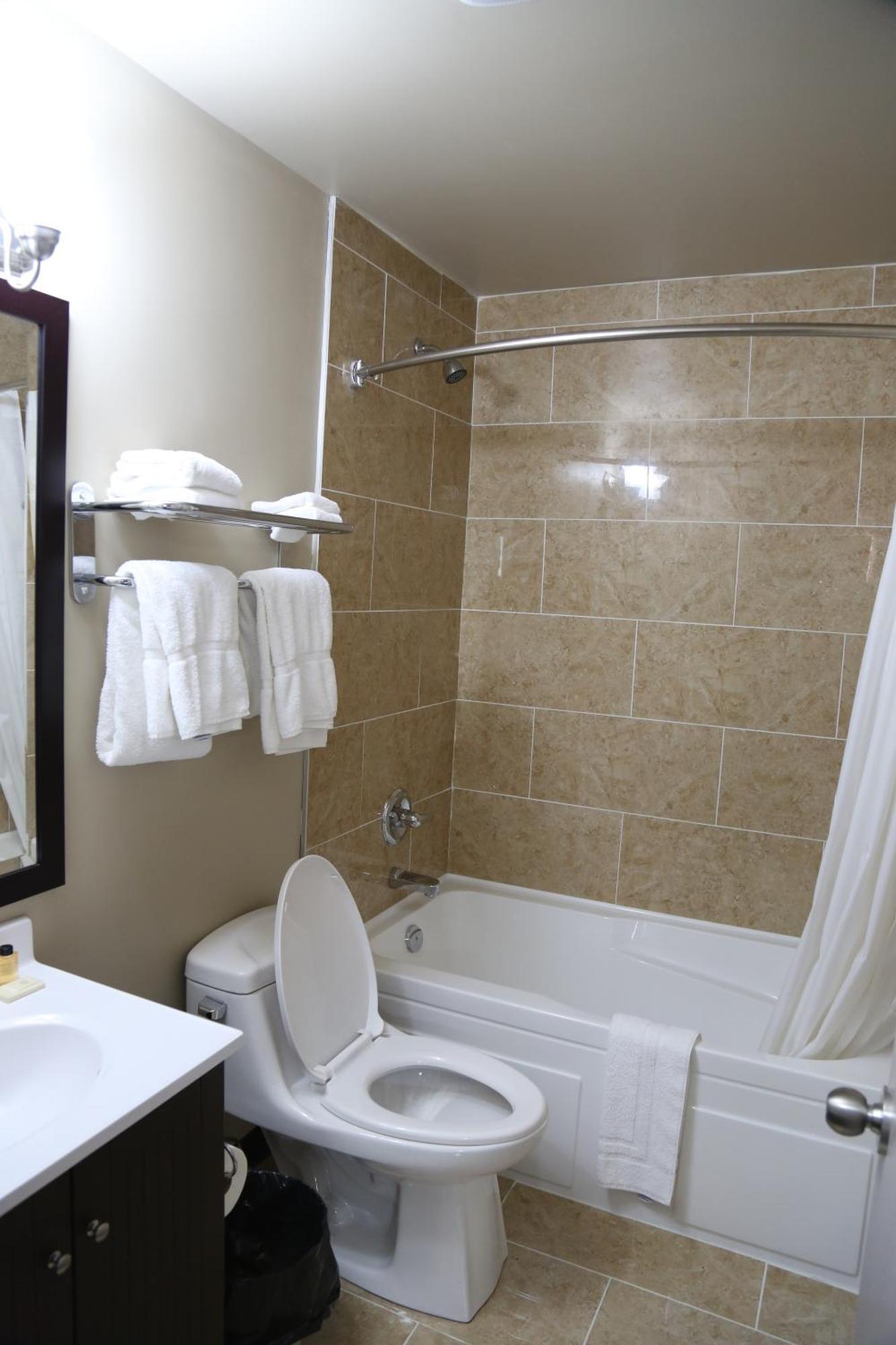 Queen Room,1518855382:JPEG