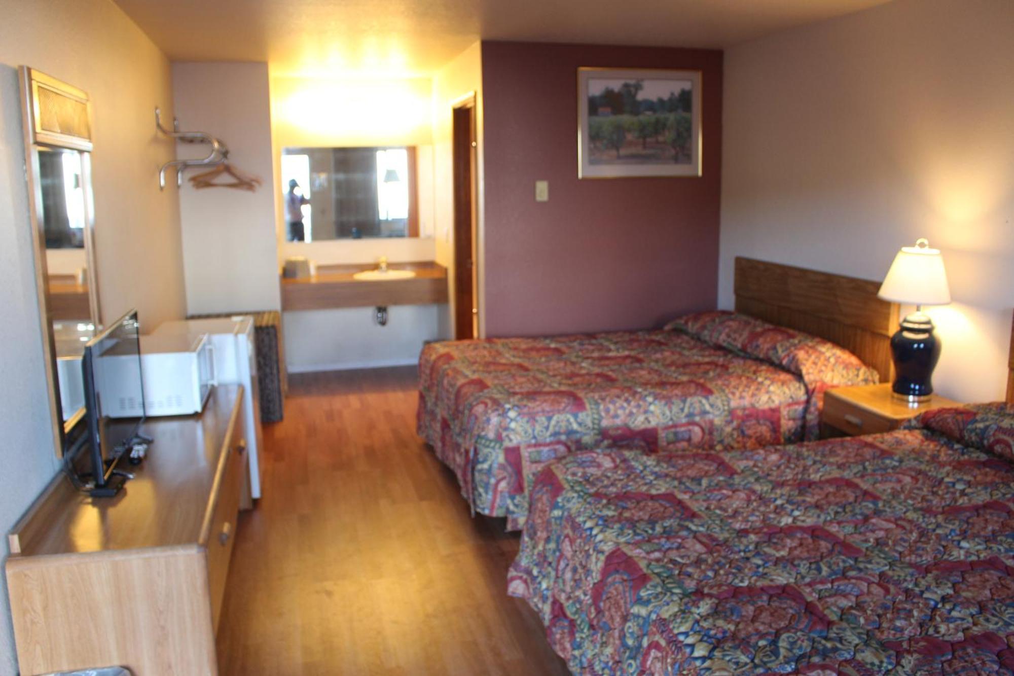 Queen Room with Two Queen Beds - Non-Smoking