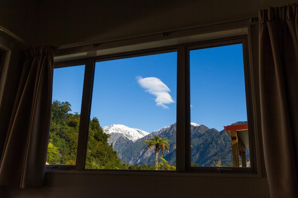 Cottage with Mountain View
