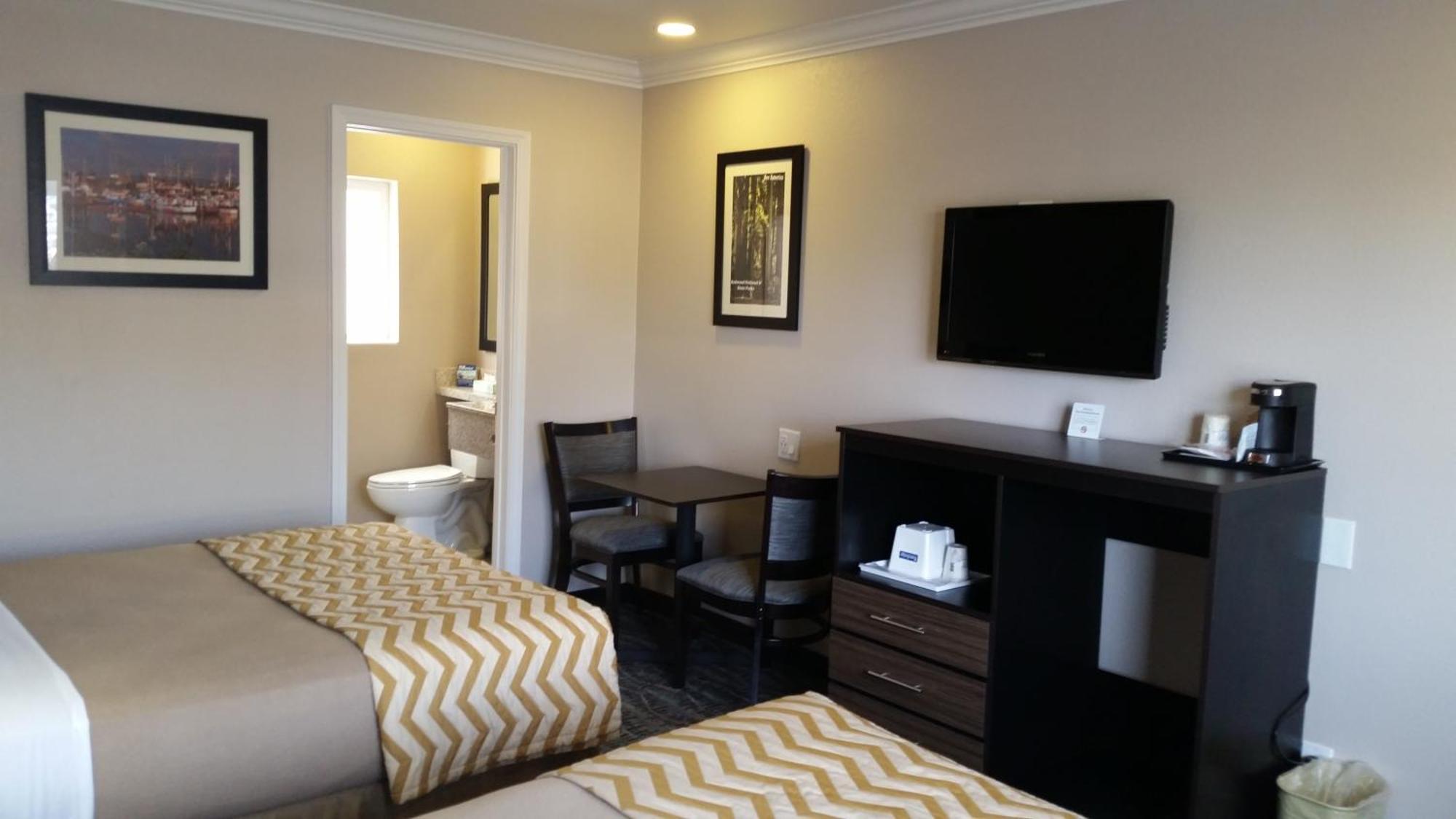 Double Room with Two Double Beds - Non-Smoking