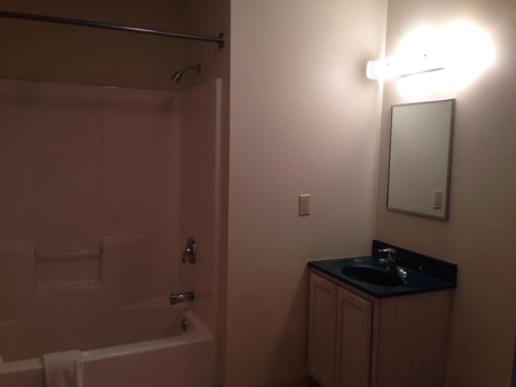 Deluxe Queen Suite