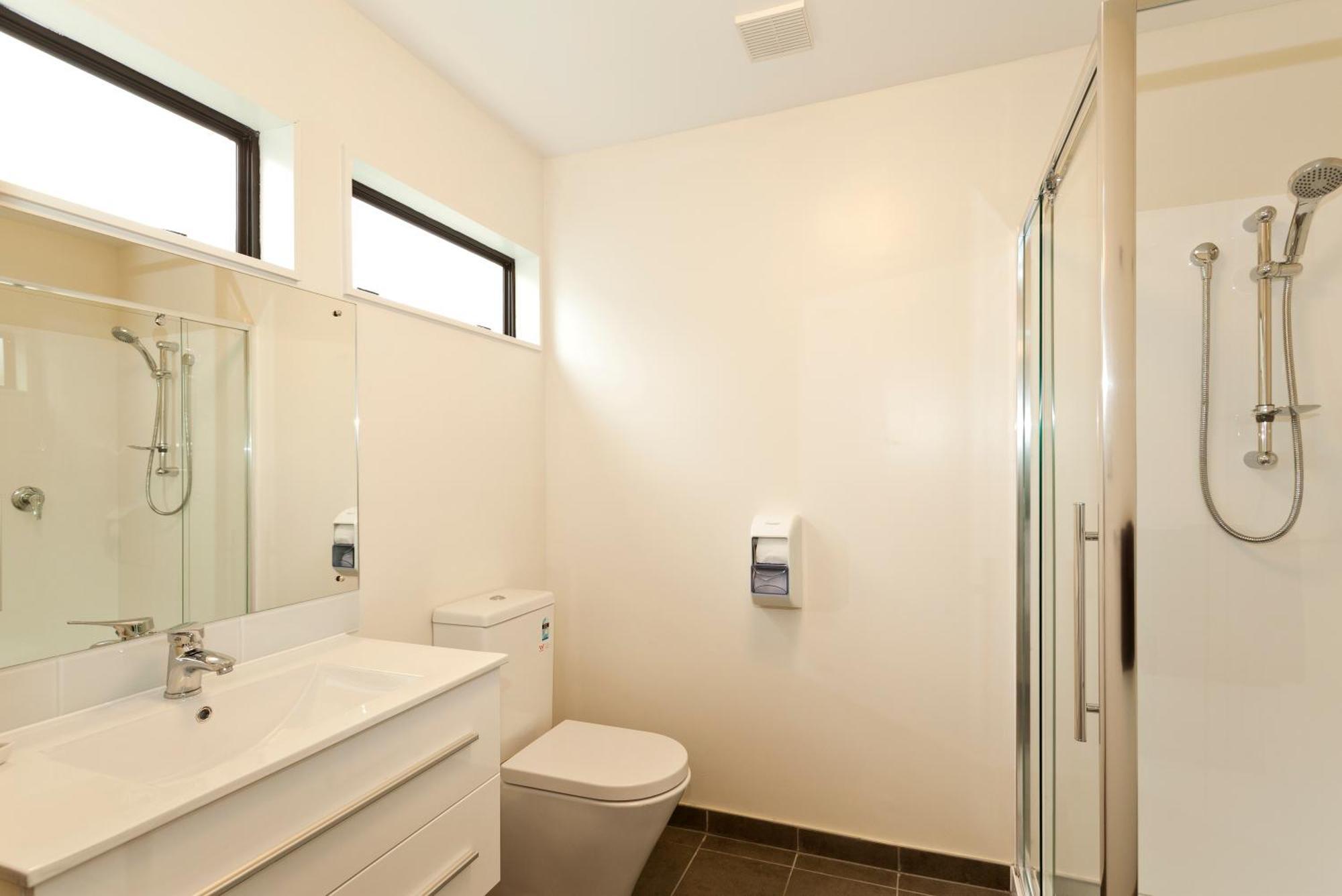 Superior Queen Studio,1690950739:JPEG