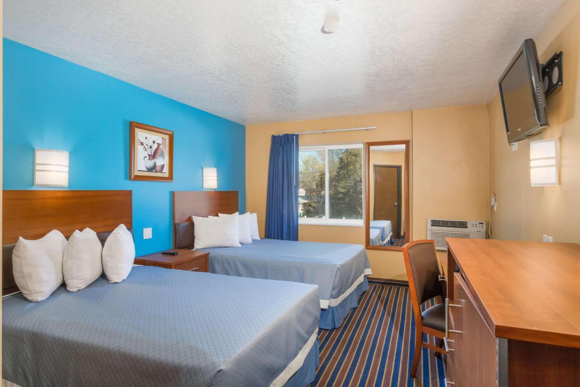 Double Room with Two Double Beds - Non-Smoking