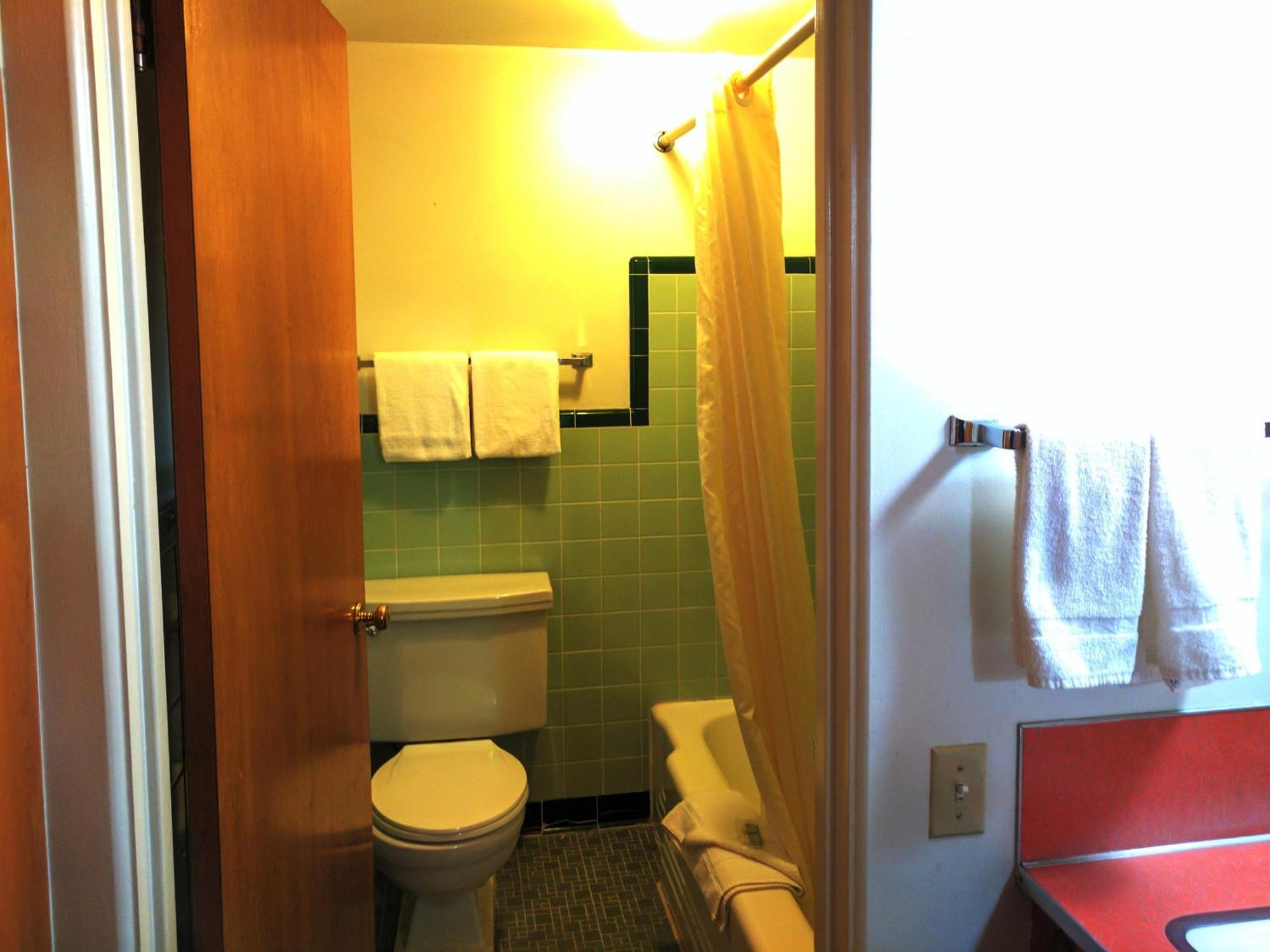 Standard Queen Room