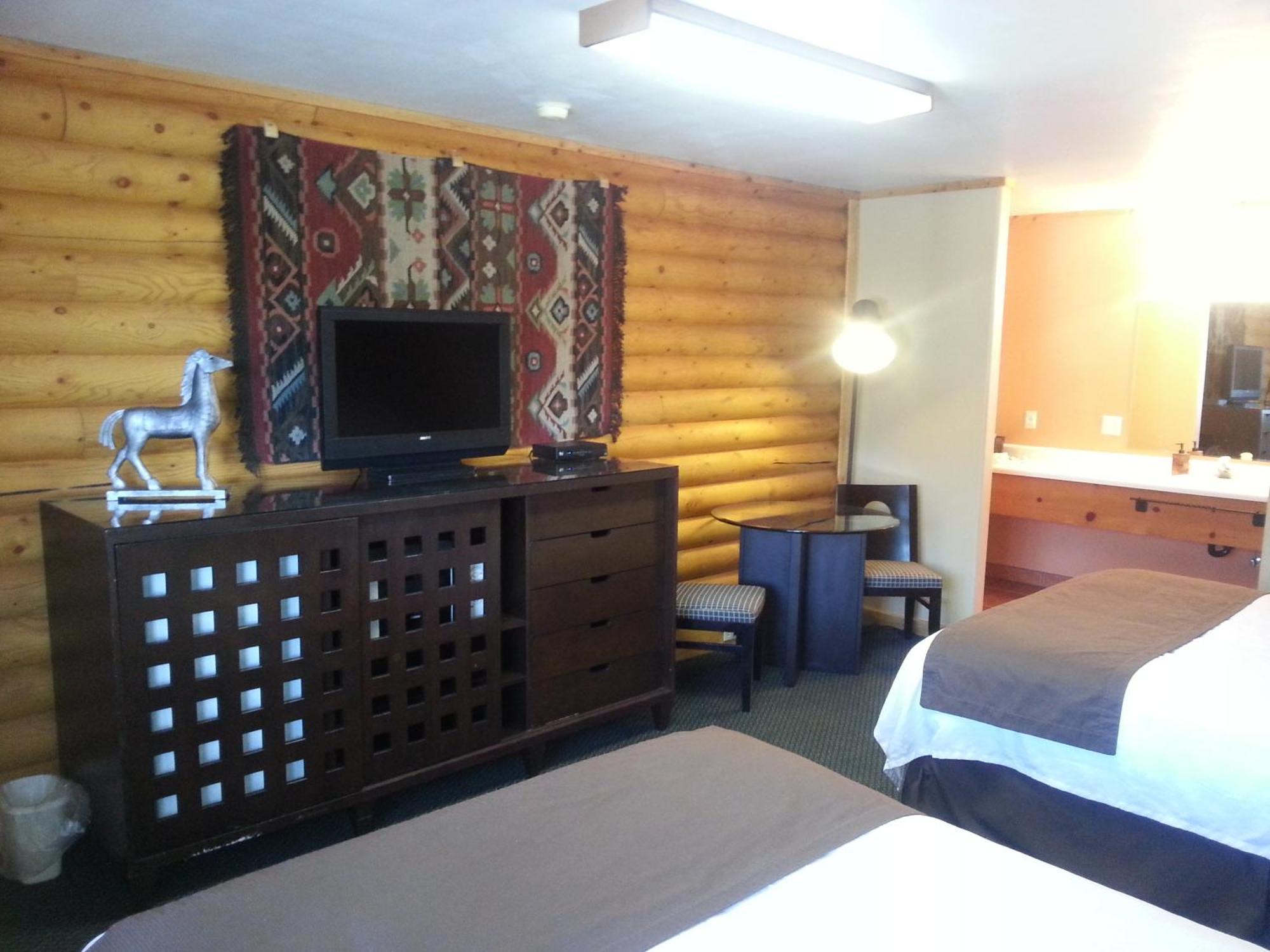 Queen Room with Two Queen Beds - No pets