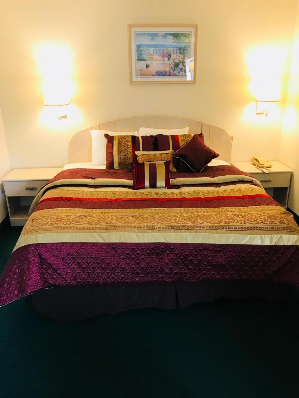 King Suite with Spa Bath - Non-Smoking