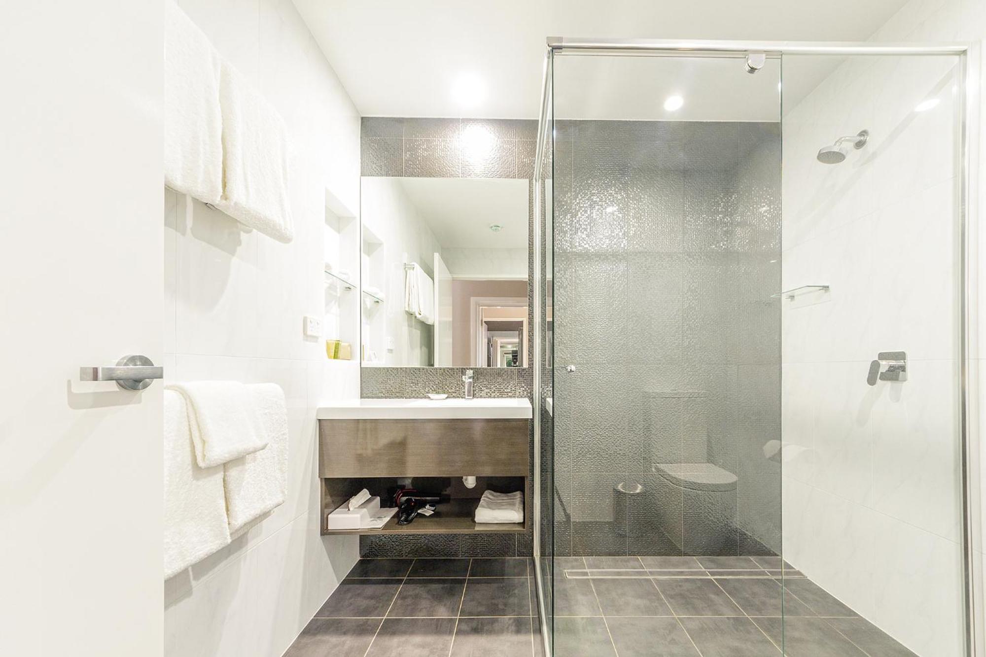 Queen Room with Single Bed,698949519:JPEG