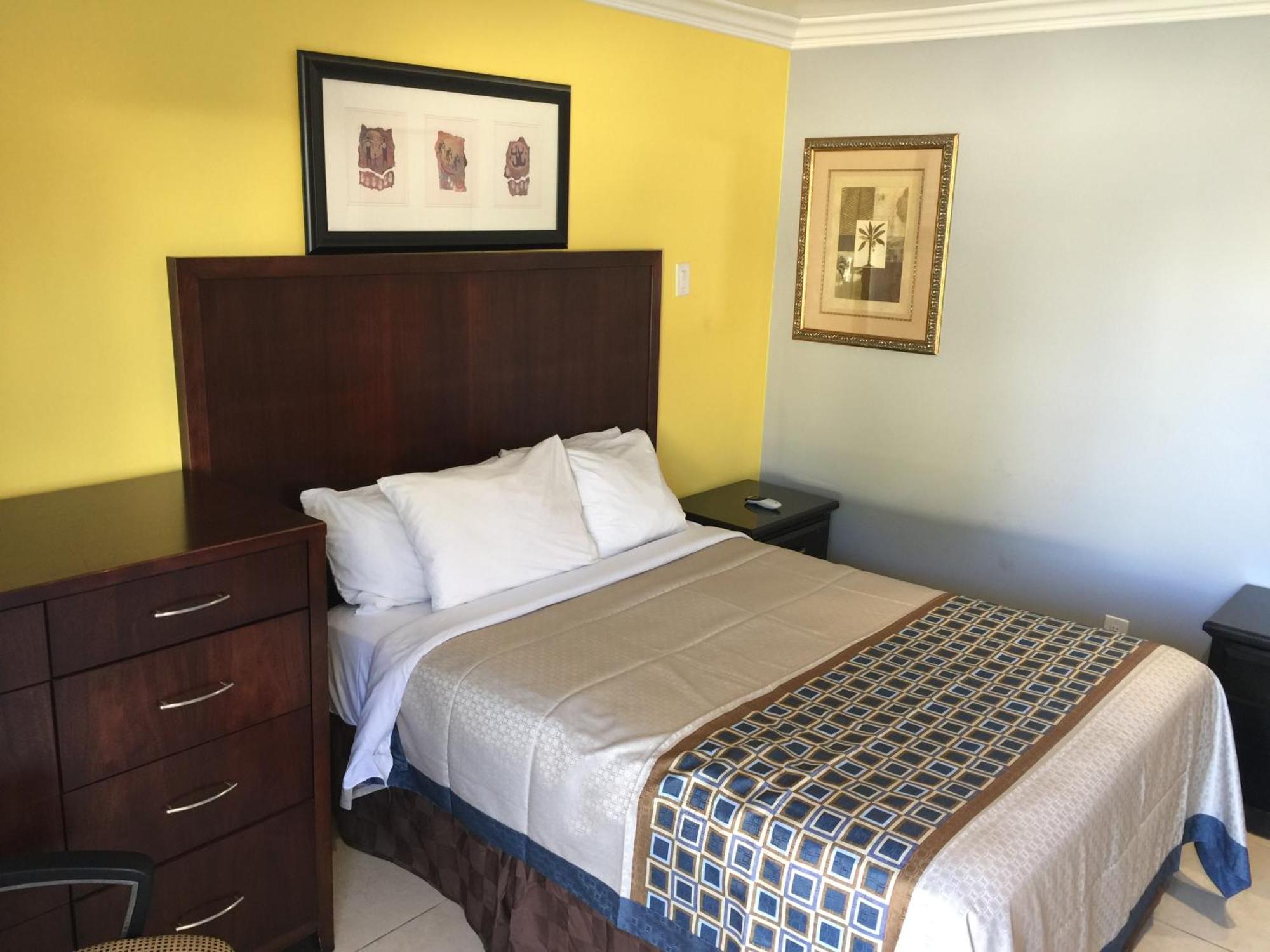 Standard Queen Room