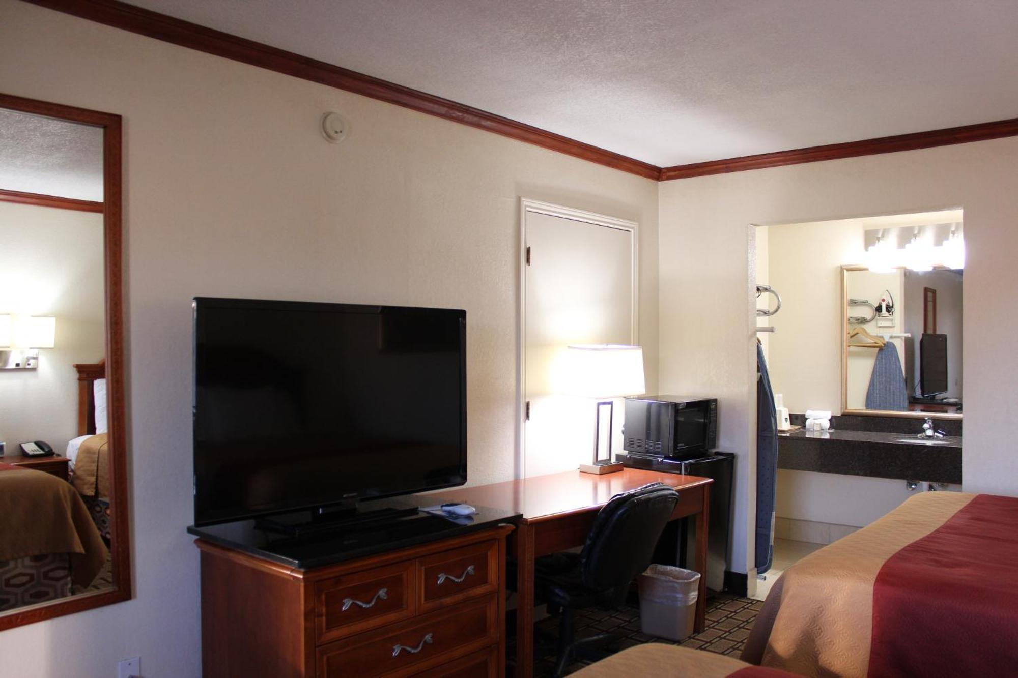 Queen Room with Two Queen Beds - Smoking