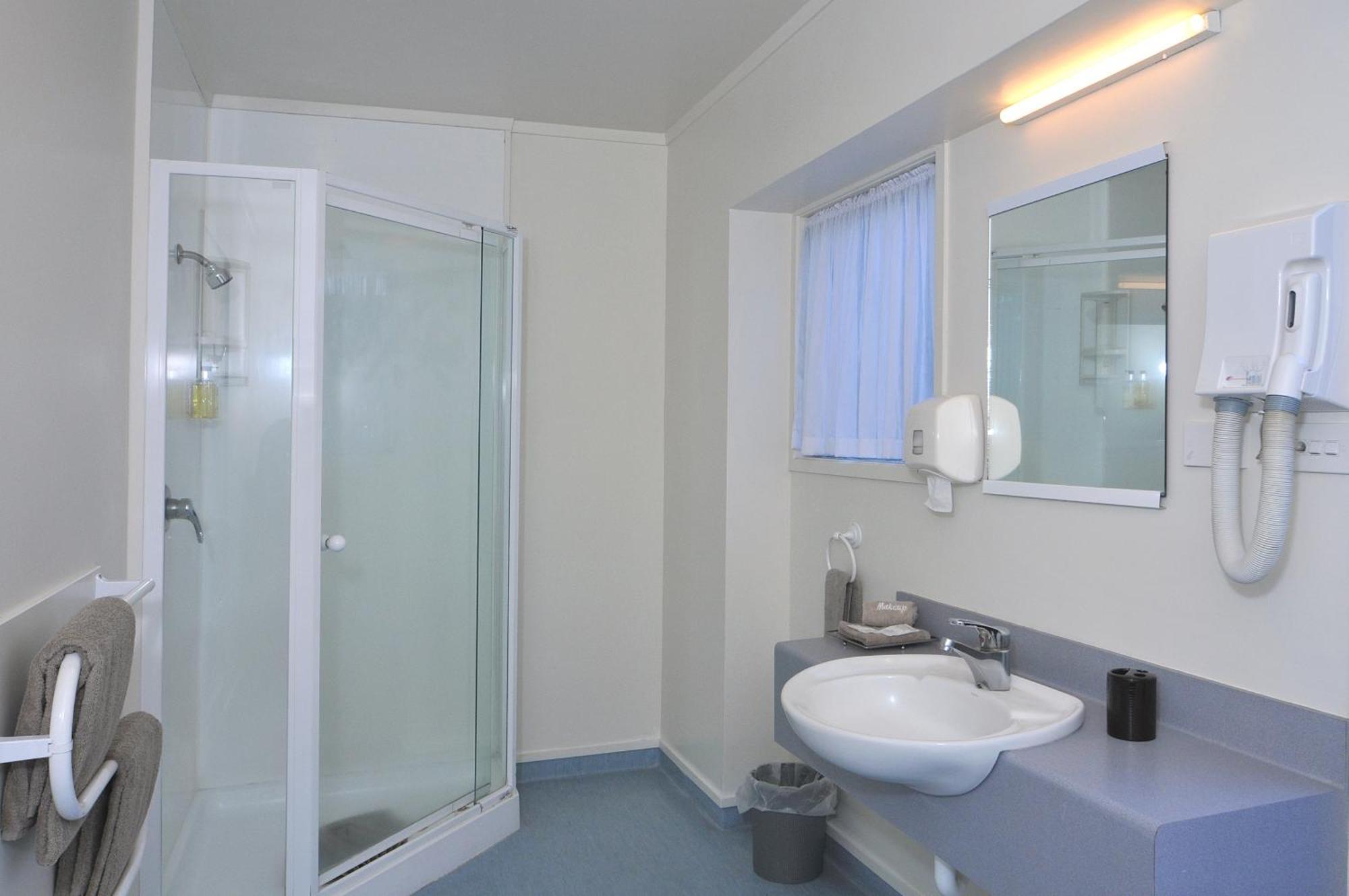 Studio with Hot Tub (Downstairs),1562933458:JPEG