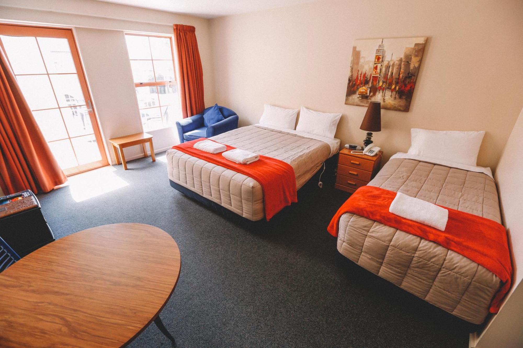 Standard Studio,700400185:JPEG