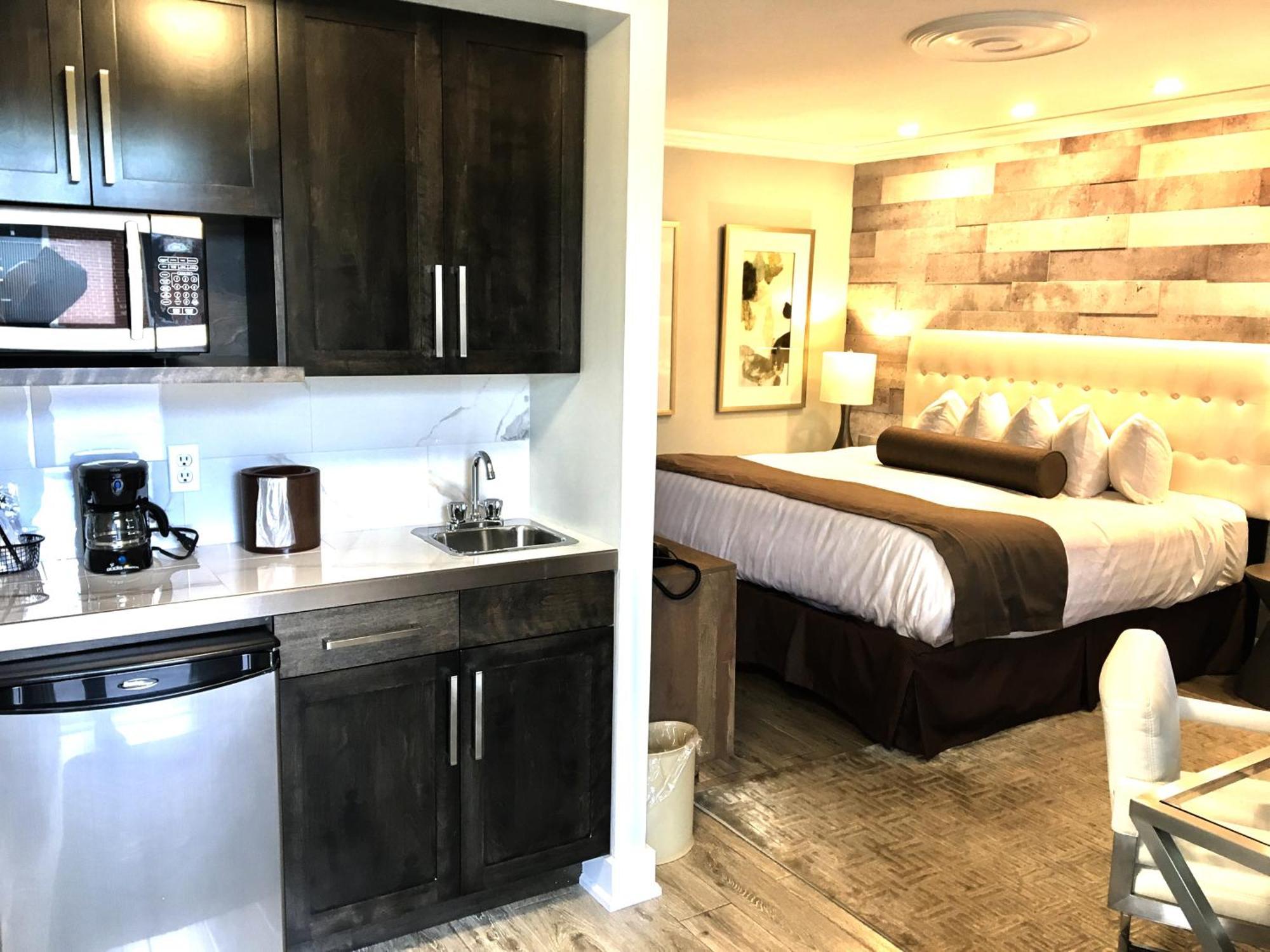 Deluxe King Room