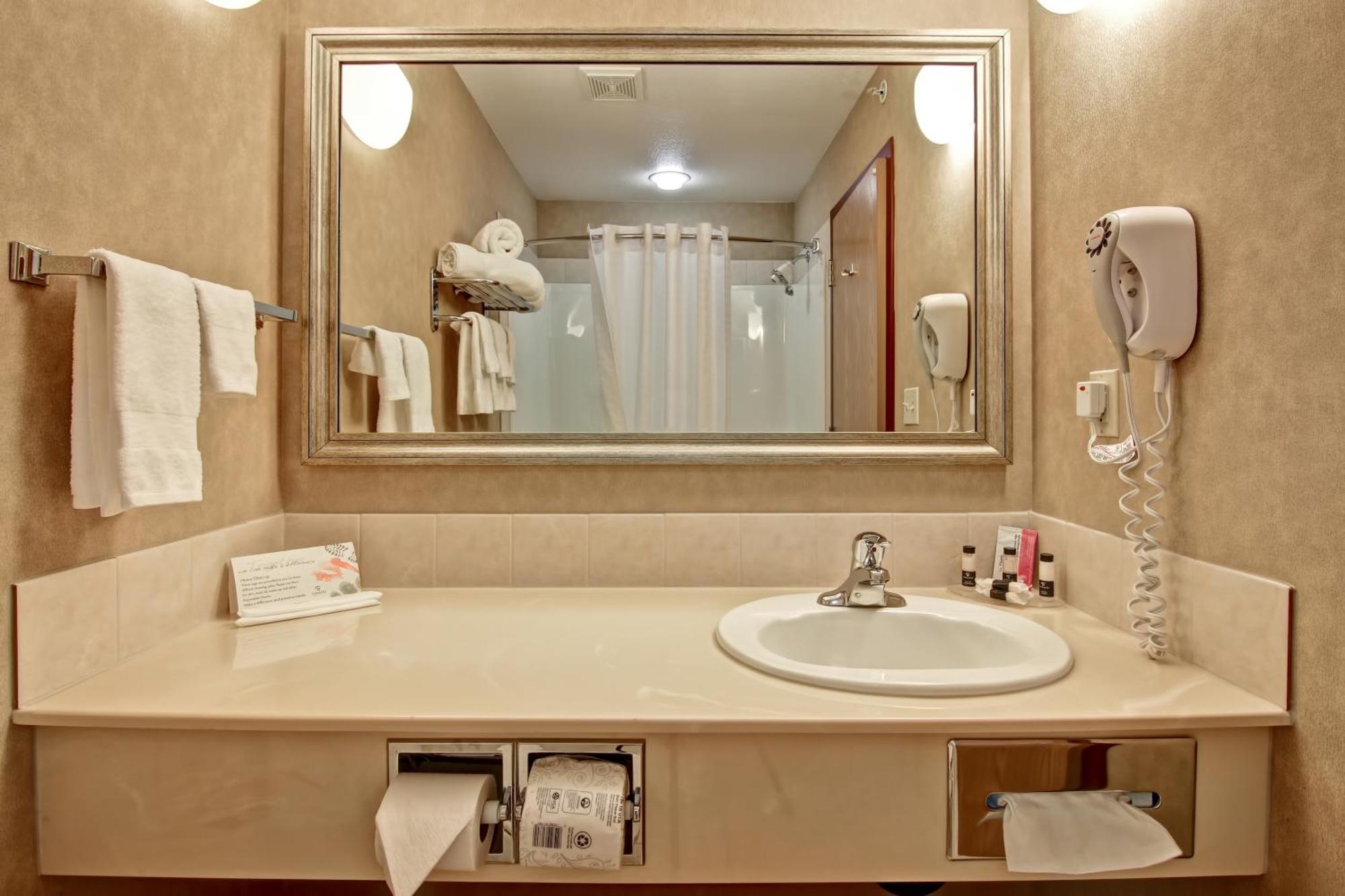 Deluxe Queen Suite