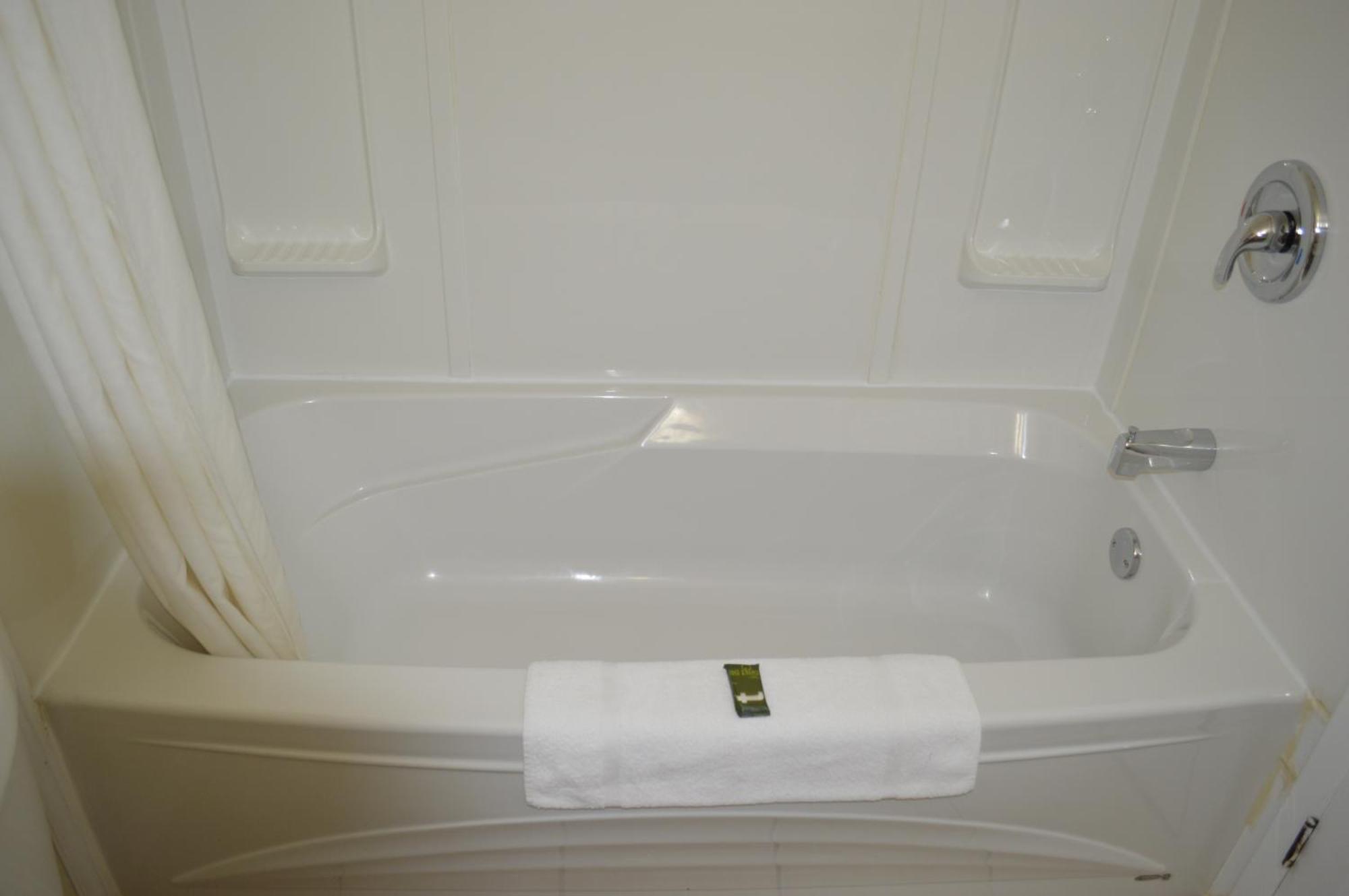 Double Room with Two Double Beds,835406330:JPEG