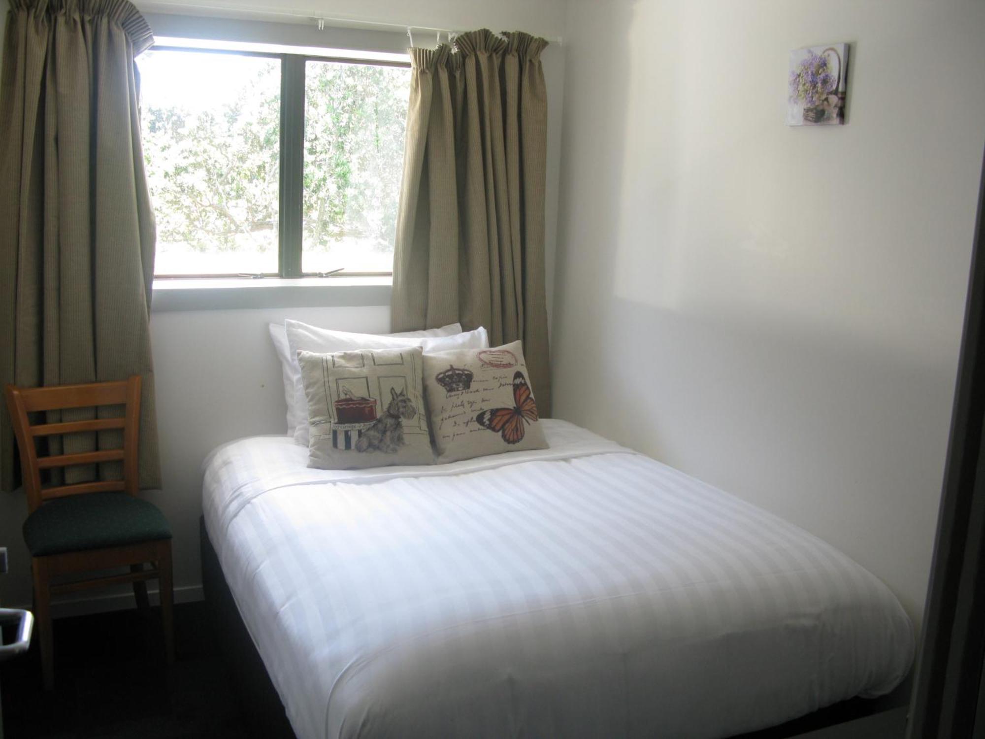 Budget Double Room with Shared Bathroom