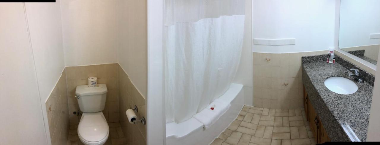 Deluxe King Room - Non-Smoking,1129949133:JPEG