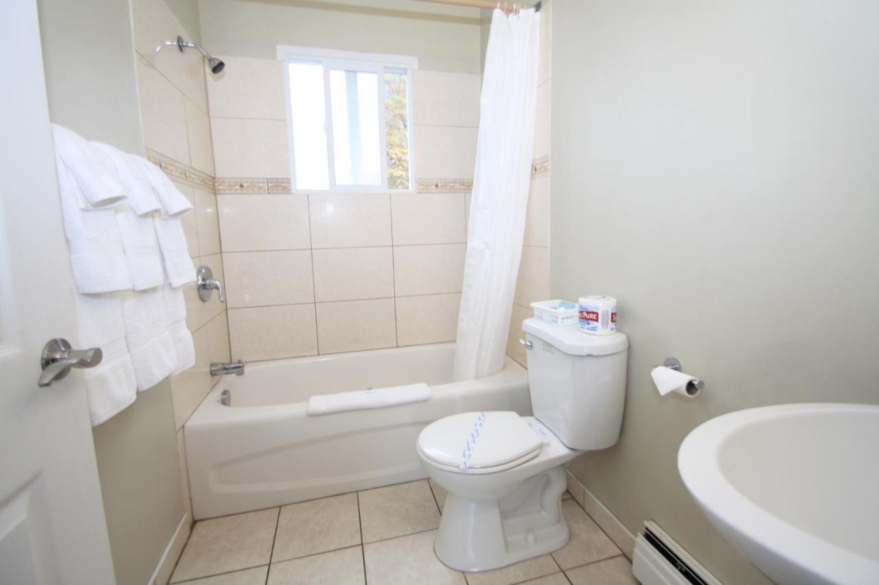 One-Bedroom Queen Suite with Sofa Bed,736277314:JPEG