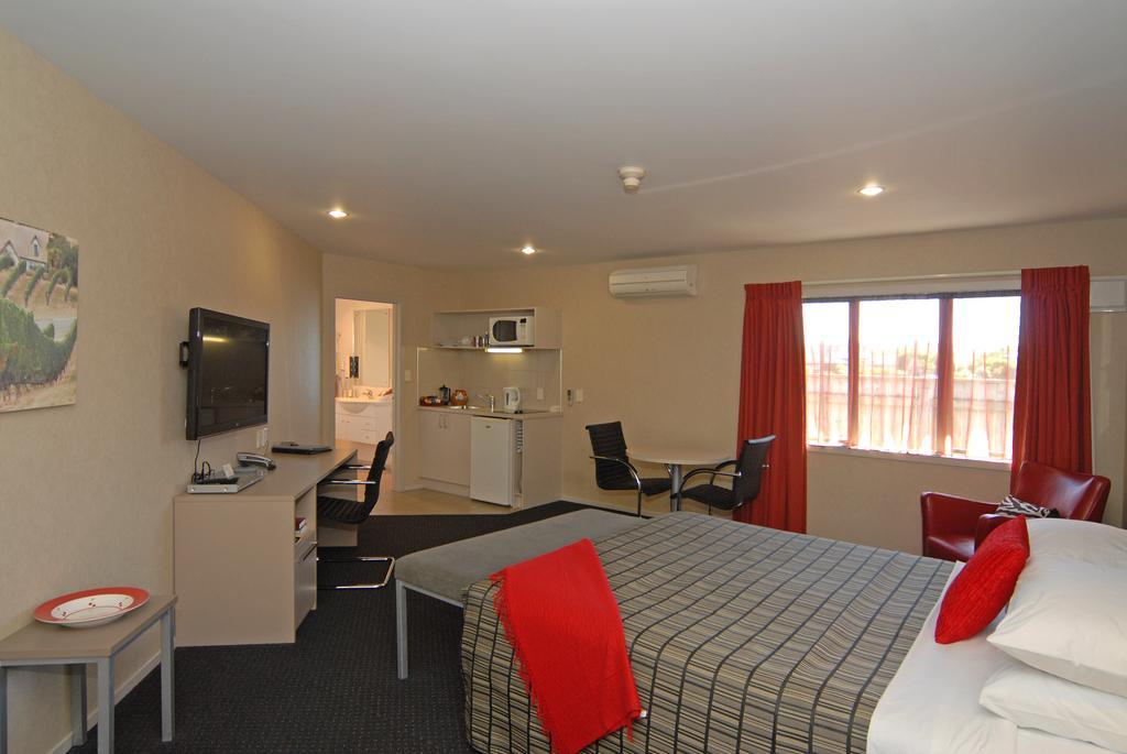 Deluxe King Suite