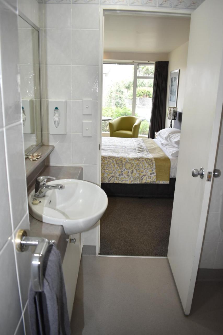 Executive King Studio,746537360:JPEG