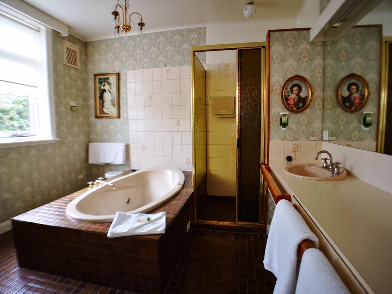 Suite Spa Bath,746540150:JPEG