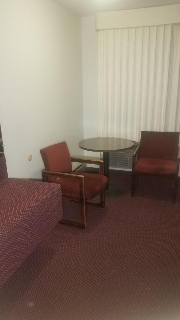 Double Room with Two Full Beds - Non-Smoking