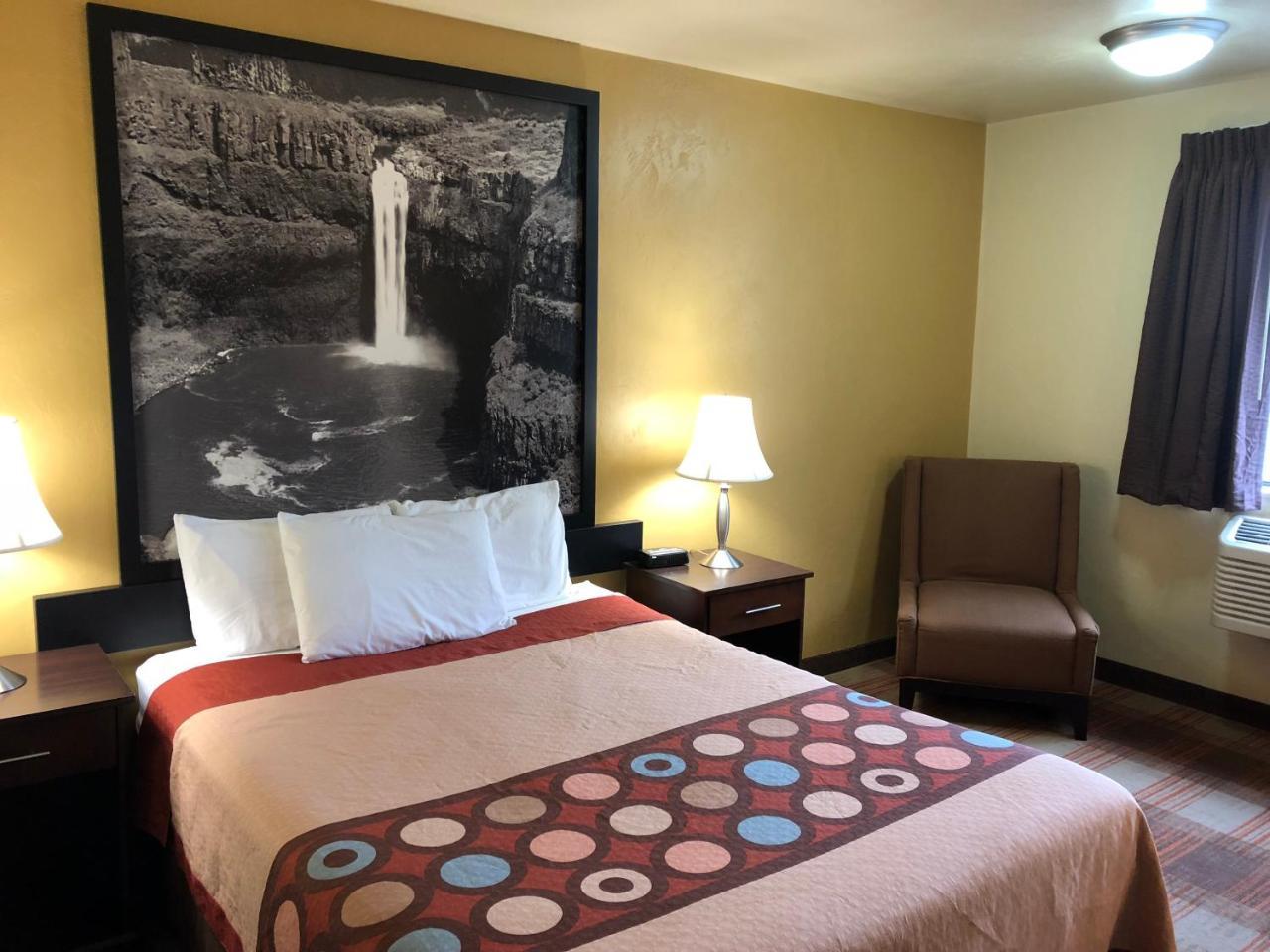 Queen Room - Mobility Access/Non-Smoking