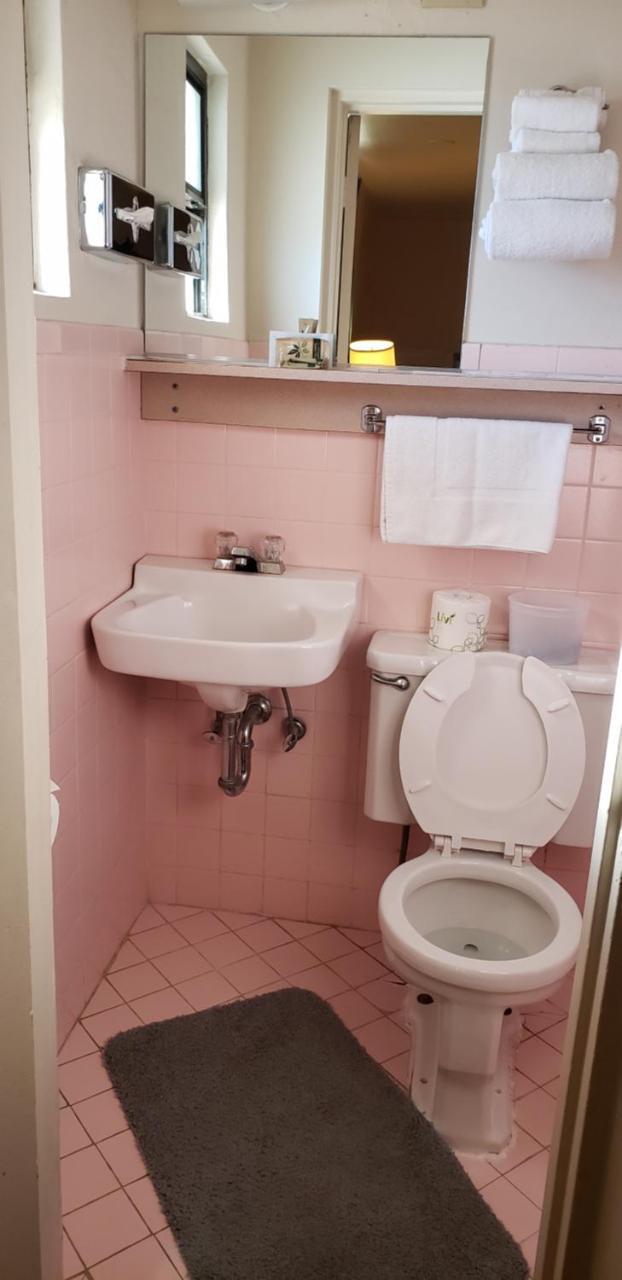 Queen Room - Non-Smoking