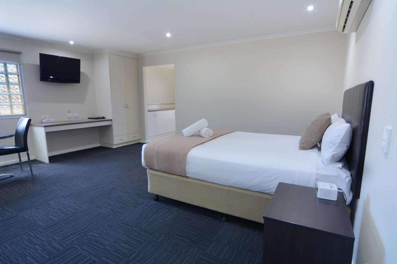 Standard Queen Room with Spa Bath