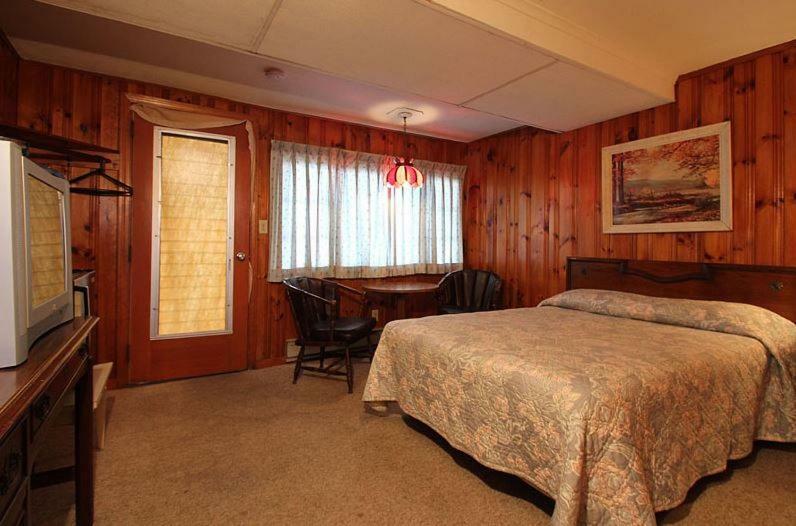 Standard Queen Room