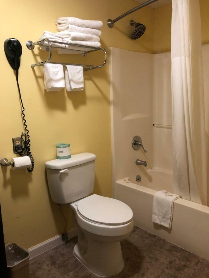 Triple Room with 3 Full Beds - Non Smoking