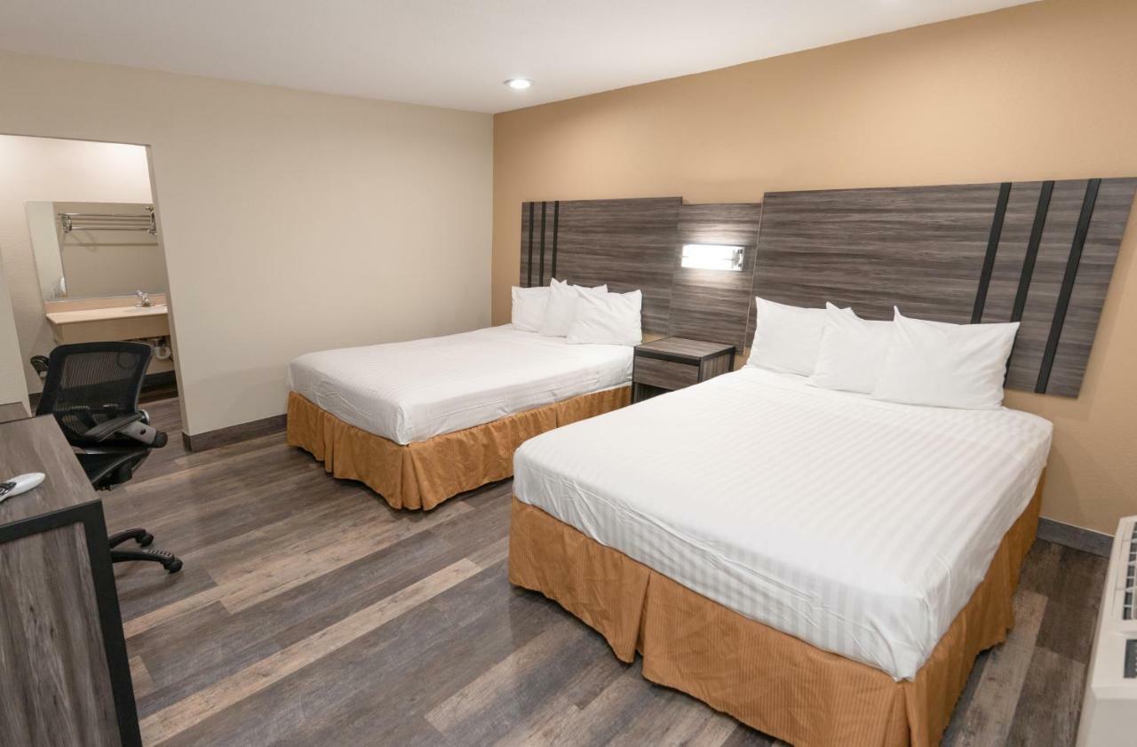 2 Queen Beds - Non-Smoking