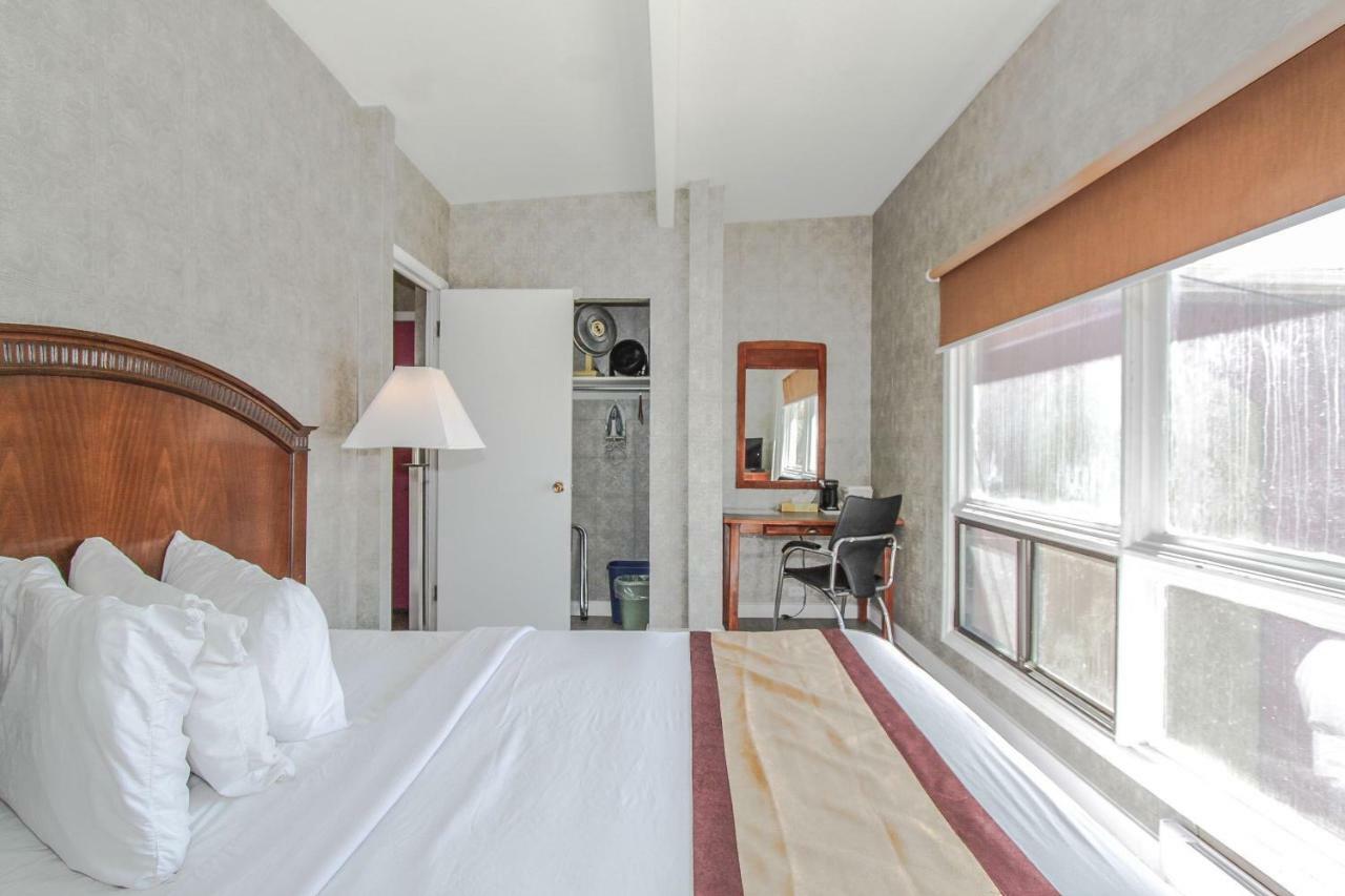 2 Queen Beds Suite Non-Smoking