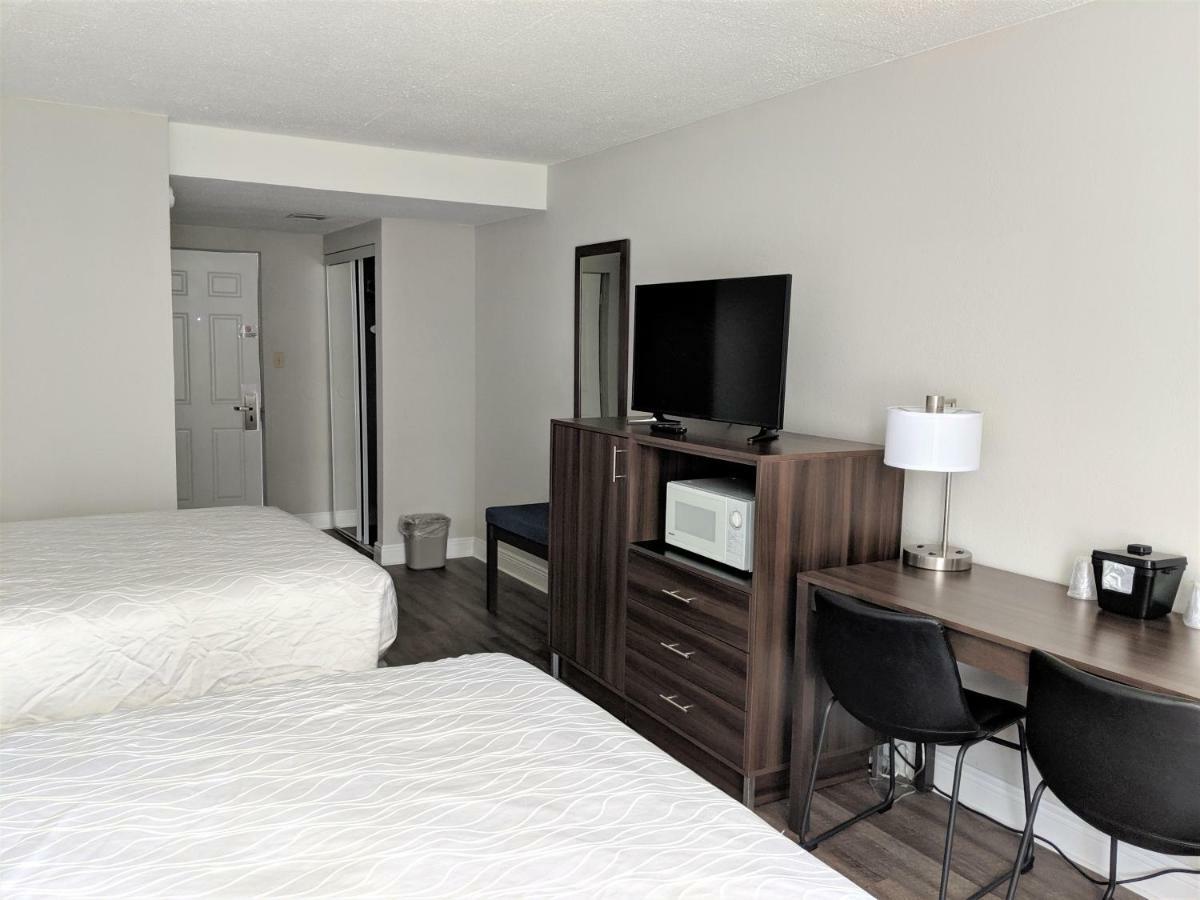 Deluxe Room with Two Queen Beds - Beachside