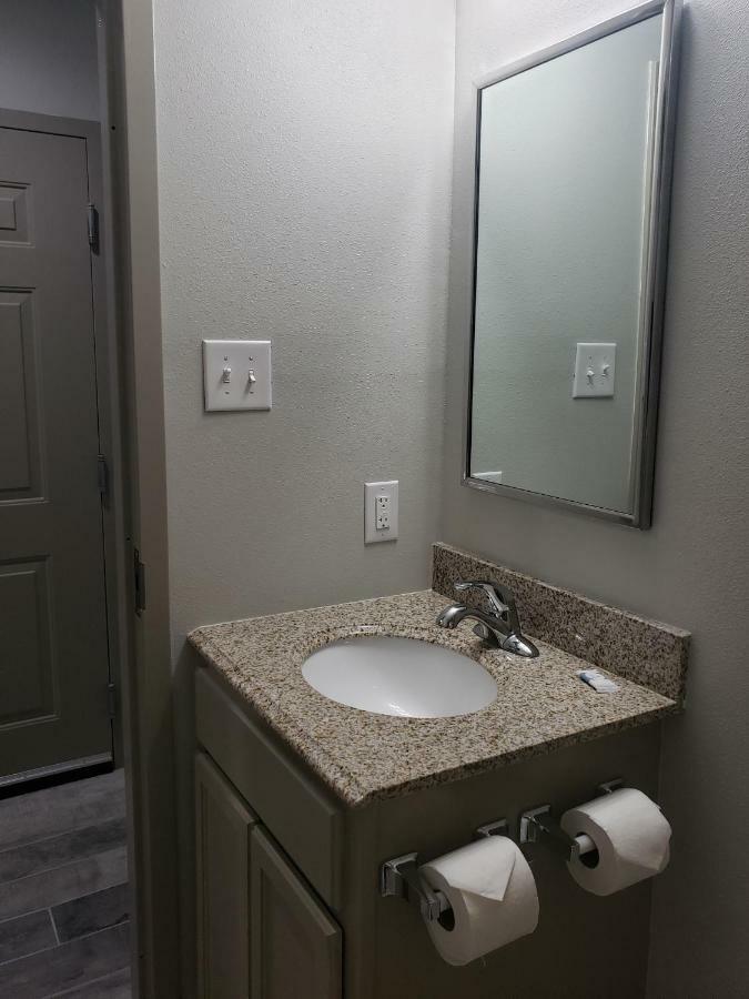 King Room - Non-Smoking
