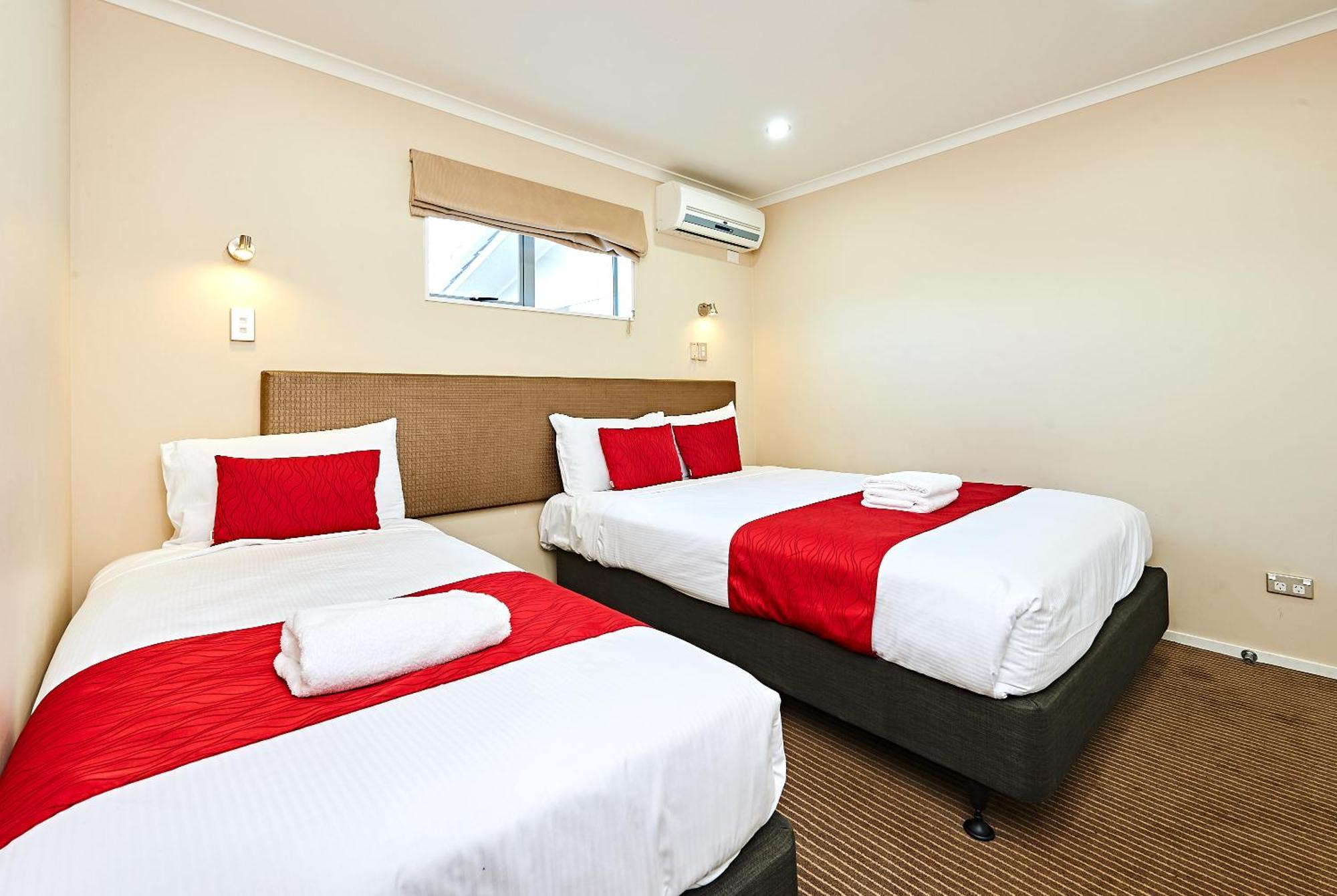 Two-Bedroom Apartment 1 Single Bed 1 Queen Bed,826918535:JPEG