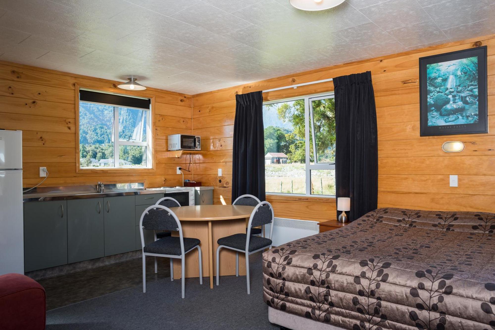 One-Bedroom Motel,125515242:JPEG