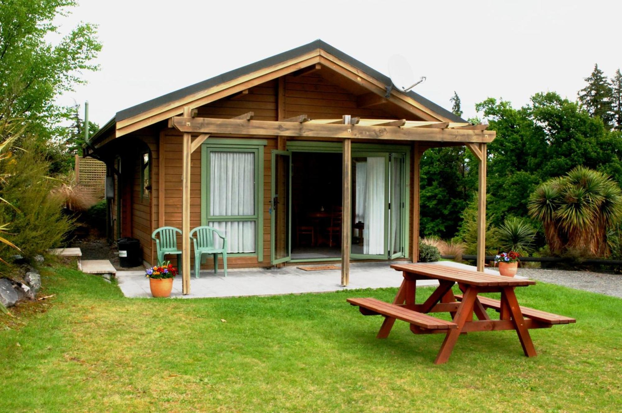 One-Bedroom Queen Chalet with Spa Bath
