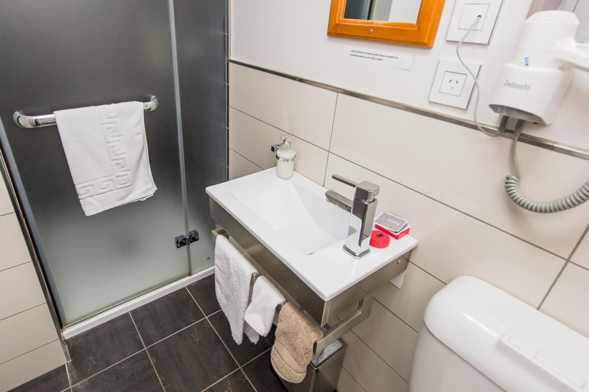 Compact Studio,827611622:JPEG