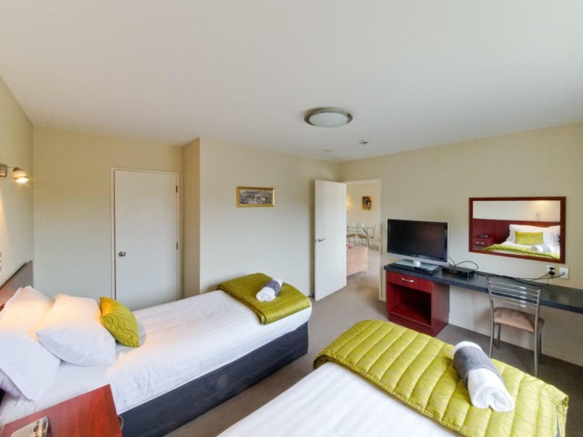 Two-Bedroom Apartment with Spa Bath