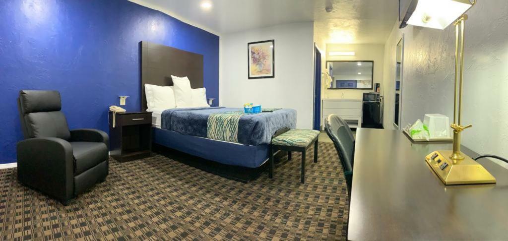 Deluxe Queen Suite