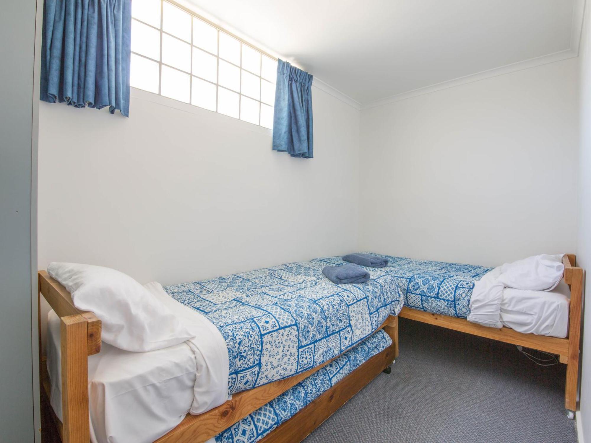 Family Room,1332126293:JPEG