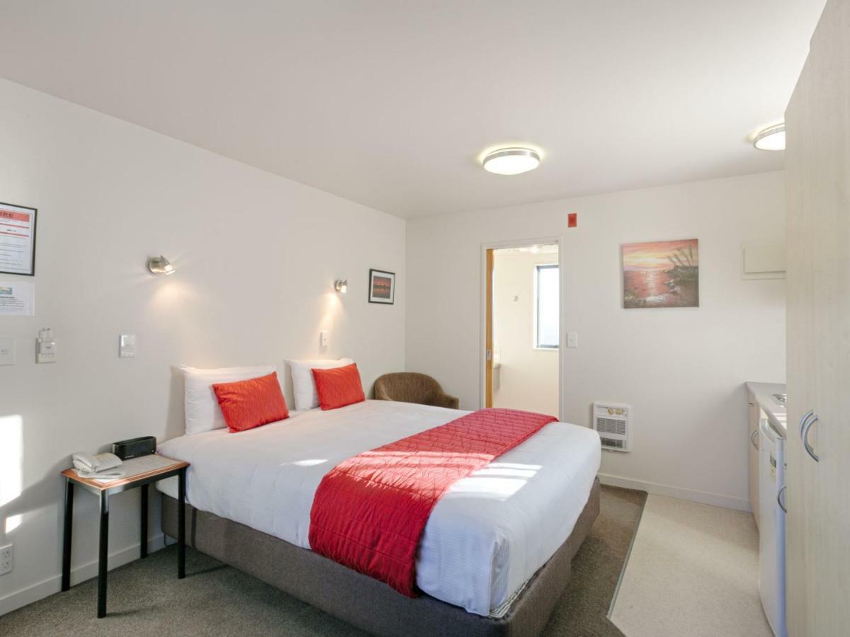 Compact Queen Studio,905580211:JPEG