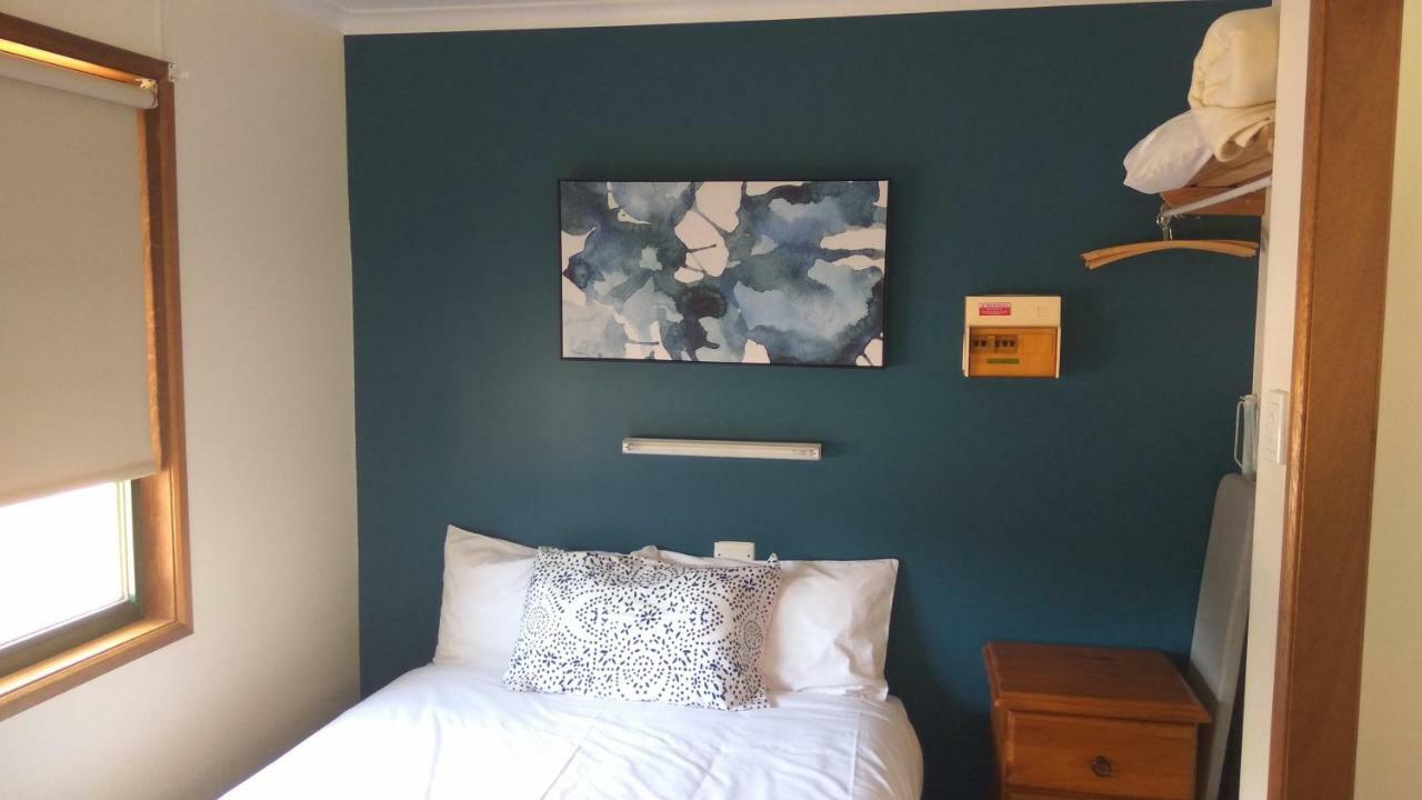 Family Cottage,885408403:JPEG